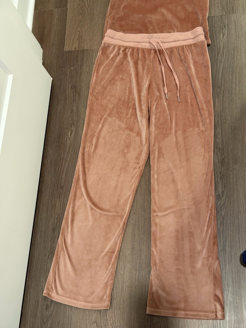 Juicy Couture Velvet Lounge Set - Picture 2 of 4